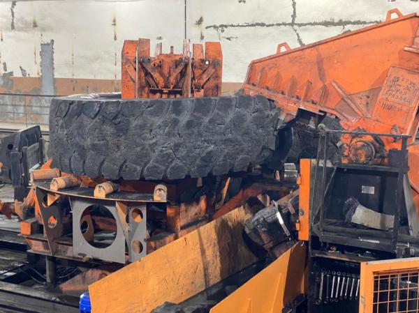 Оборудование для переработки крупногабаритных шин КГШ - Shark KGH R63 (Ножницы, гильотина для резки шин КГШ R49- R63) - самый бо